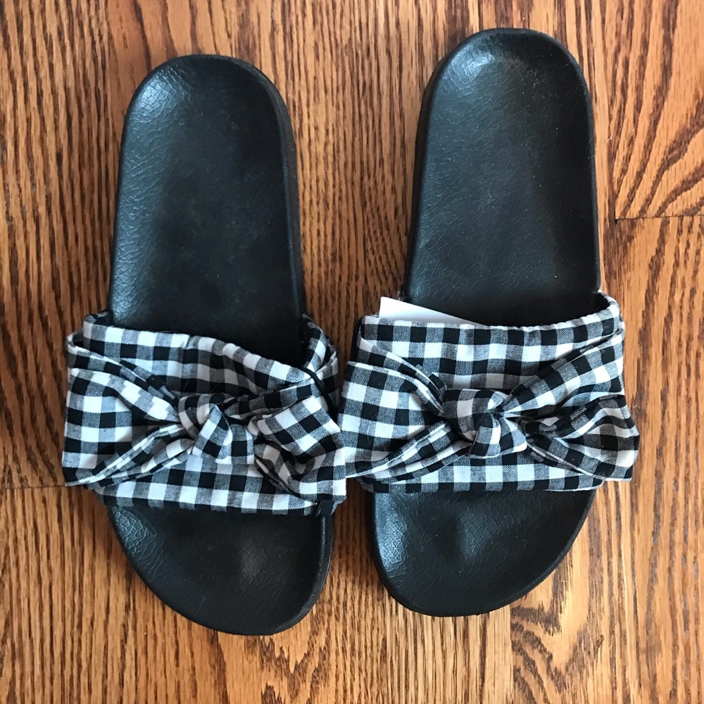 Black pool sandals